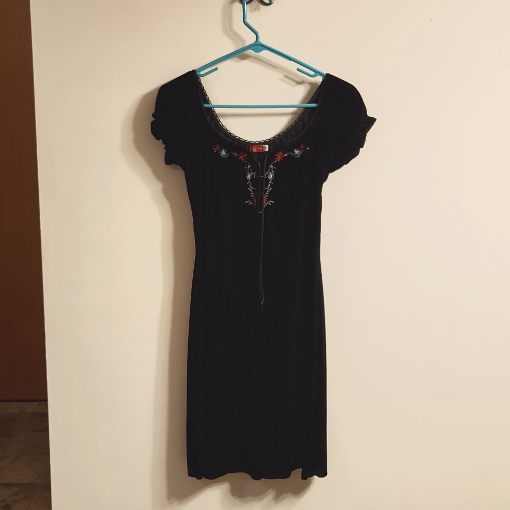 Ruby Rox Velvet Dress S Floral Detail